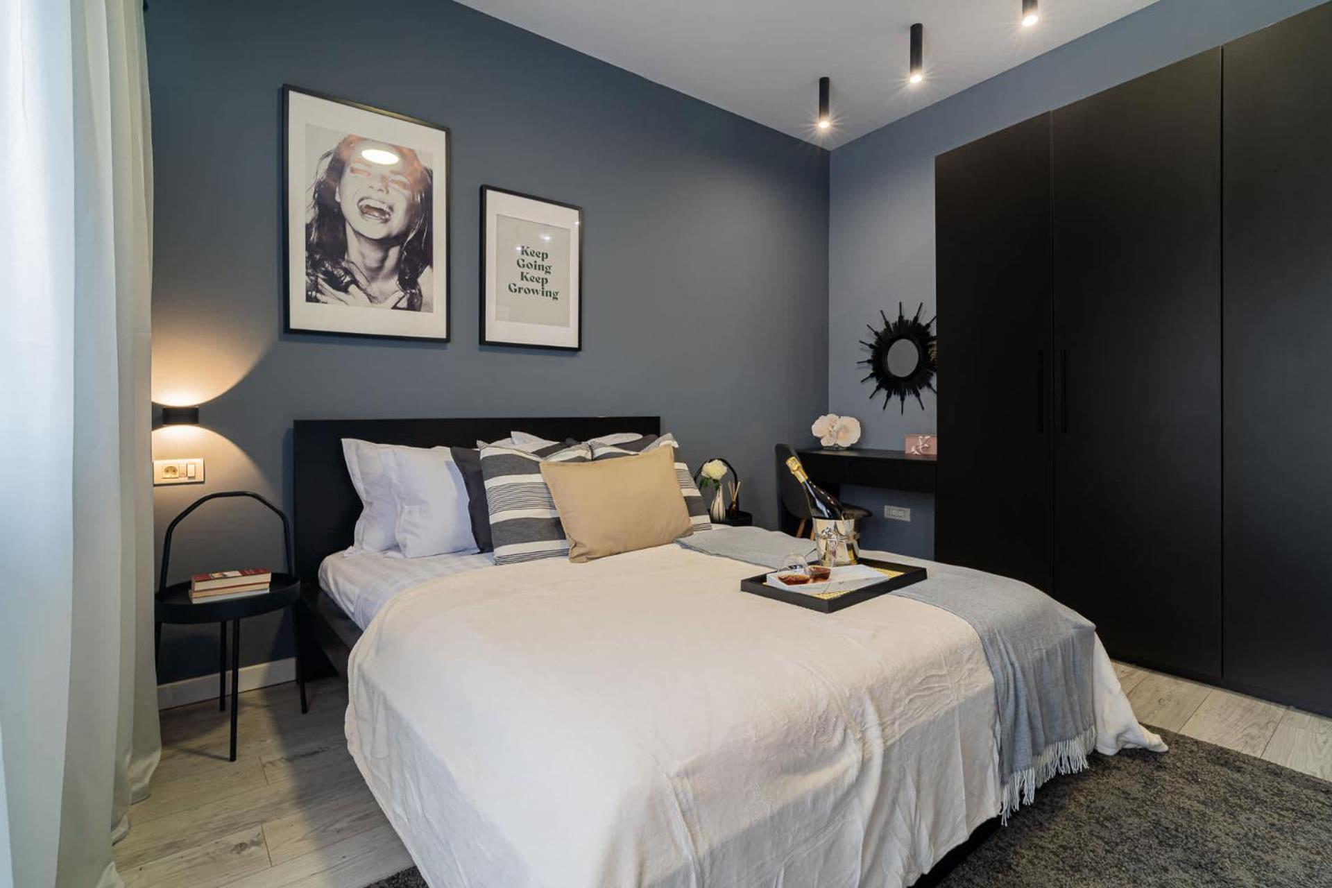 Chic Black & White 2Br Retreat On Dambovitei Бухарест Экстерьер фото